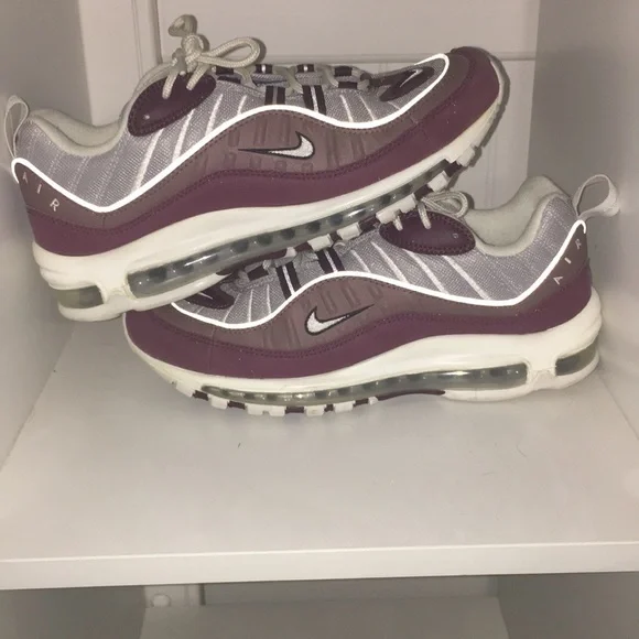 Nike Air Max’s - Women’s 9.5 - Picture 3 of 4